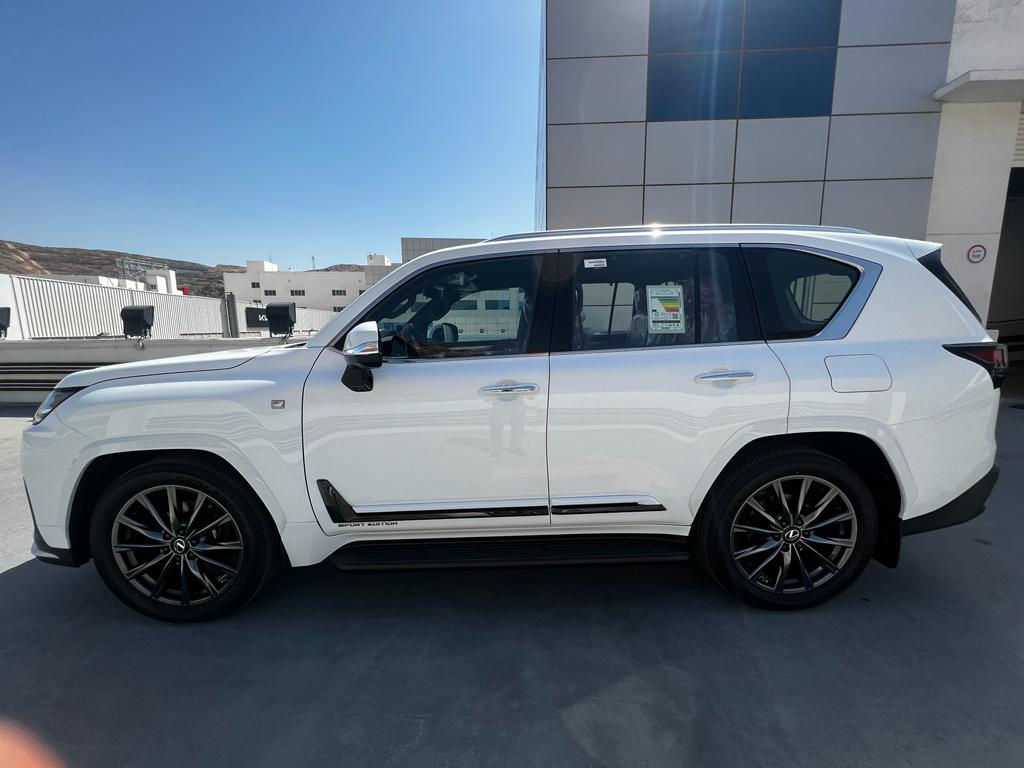 Lexus LX600 Sport 2023 photo 3